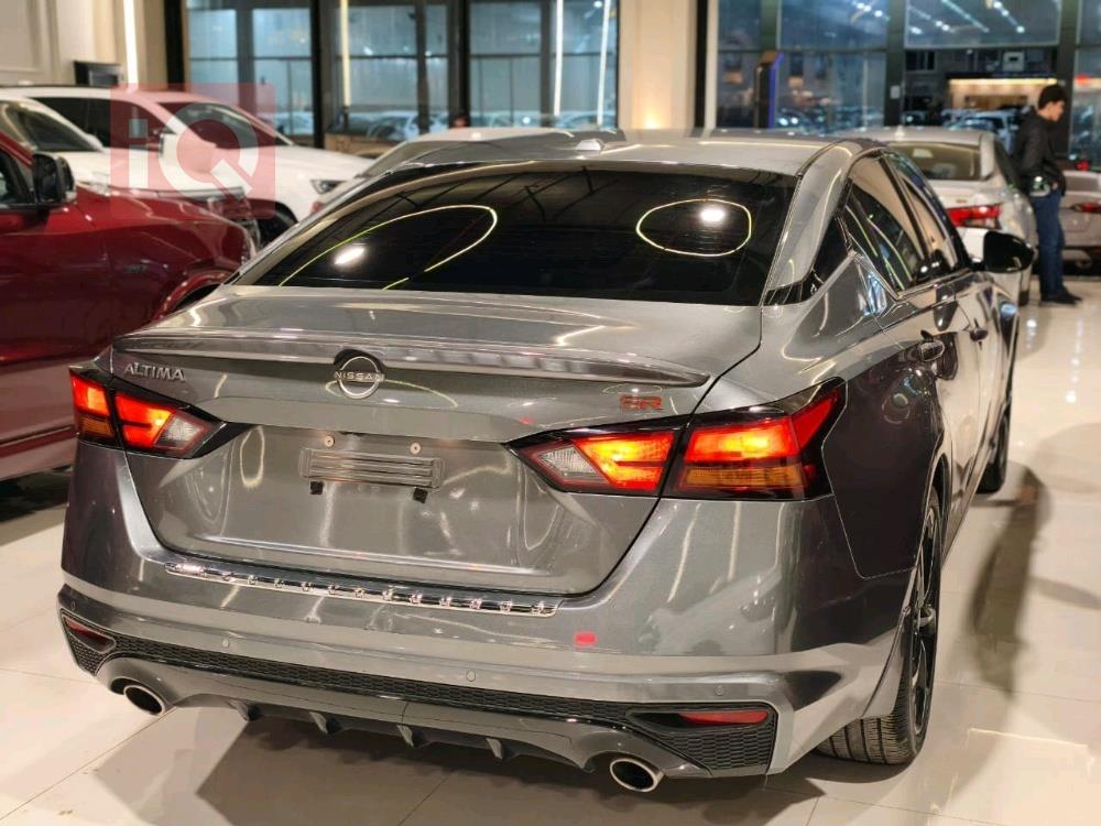 نيسان ألتيما